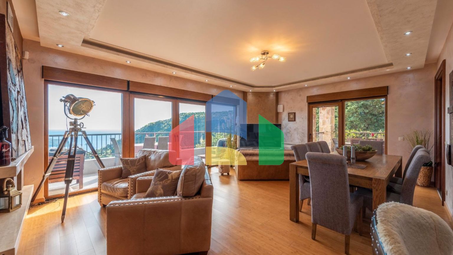 Трехэтажная вилла из камня с бассейном и панорамным видом на море в Марковичи, Будва