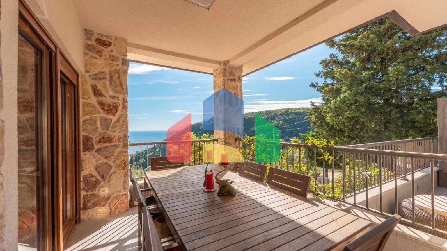 Трехэтажная вилла из камня с бассейном и панорамным видом на море в Марковичи, Будва