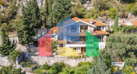 Трехэтажная вилла из камня с бассейном и панорамным видом на море в Марковичи, Будва