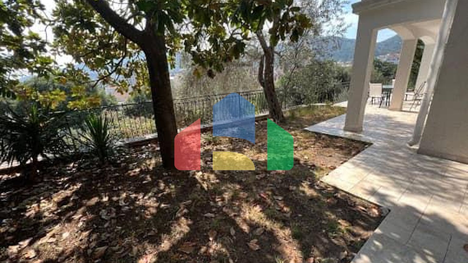 Эксклюзивная большая вилла в Будве возле моря