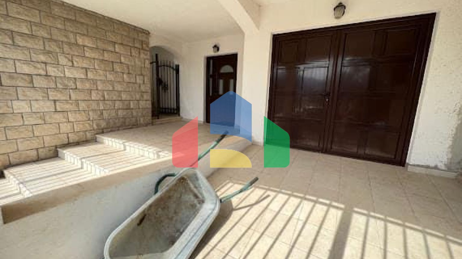 Эксклюзивная большая вилла в Будве возле моря