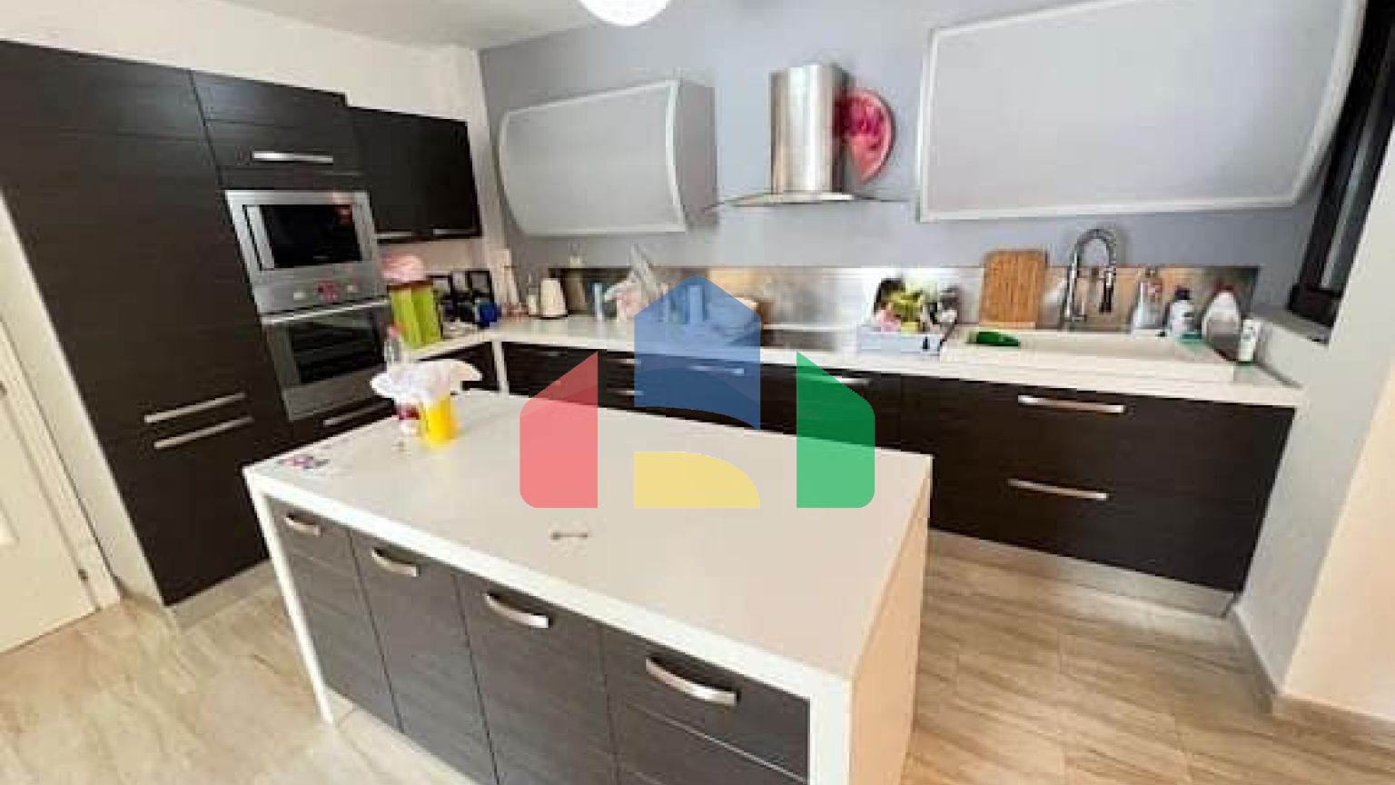 Эксклюзивная большая вилла в Будве возле моря