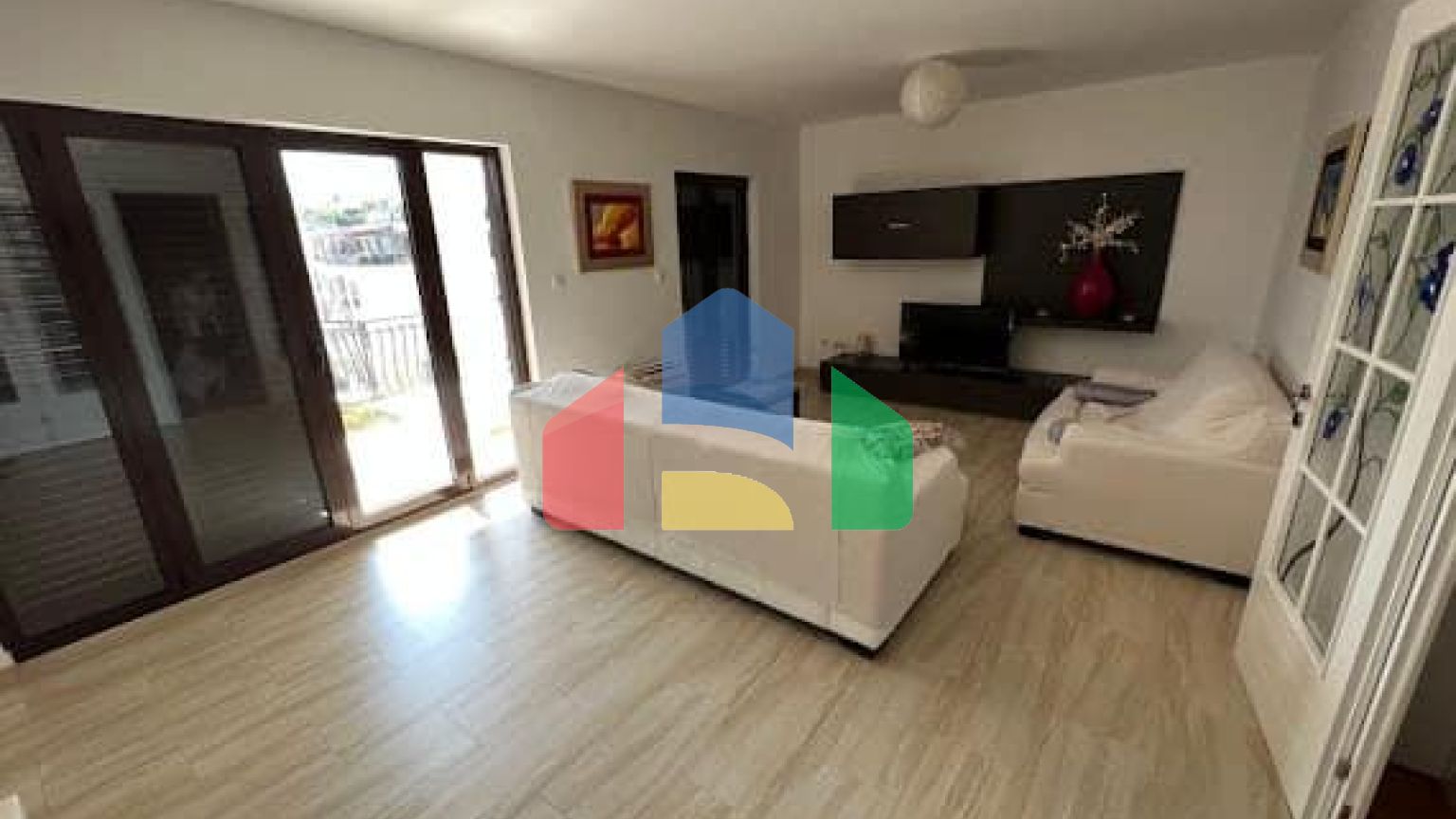 Эксклюзивная большая вилла в Будве возле моря