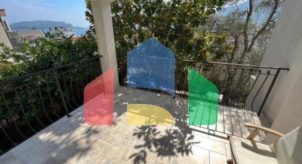 Эксклюзивная большая вилла в Будве возле моря