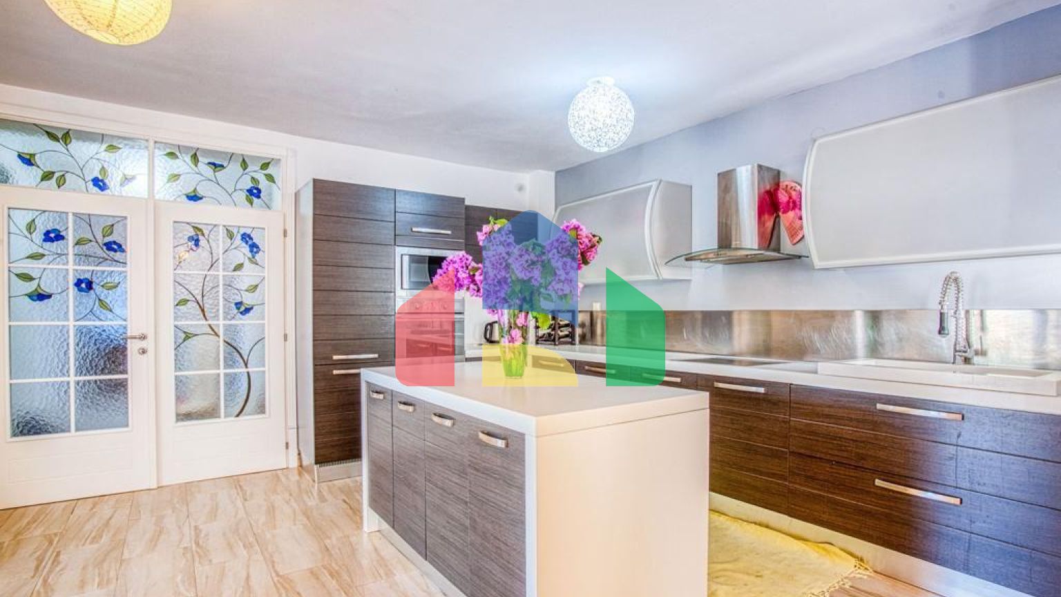 Эксклюзивная большая вилла в Будве возле моря