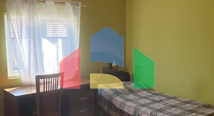 Продаются 3 дома с большим благоустроенным участком и с бассейном. Загора.