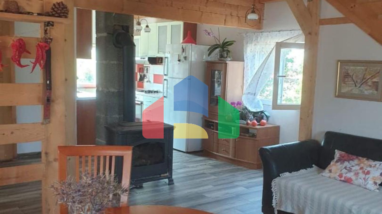 Продаются 3 дома с большим благоустроенным участком и с бассейном. Загора.