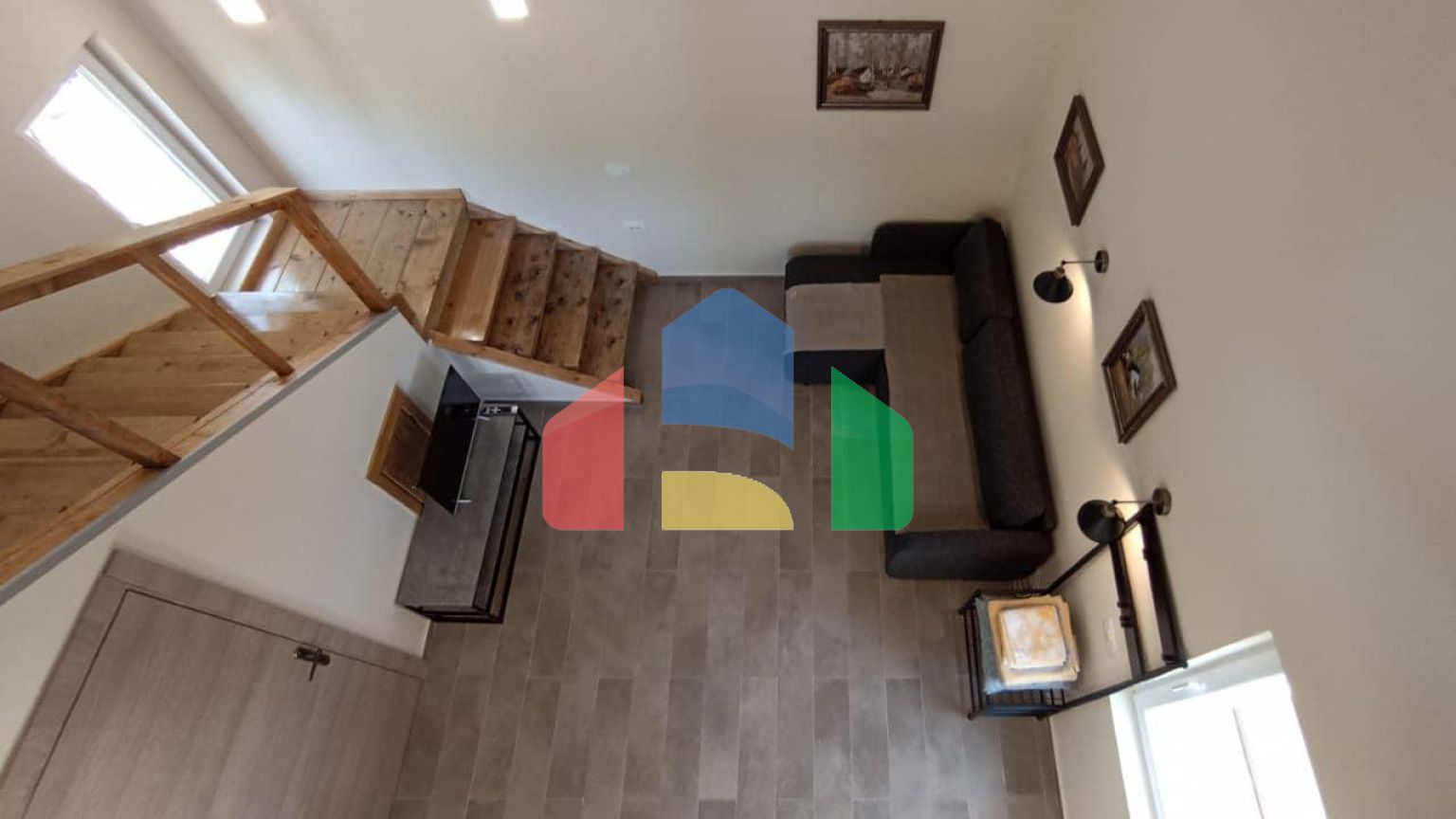 Продаются 3 дома с большим благоустроенным участком и с бассейном. Загора.