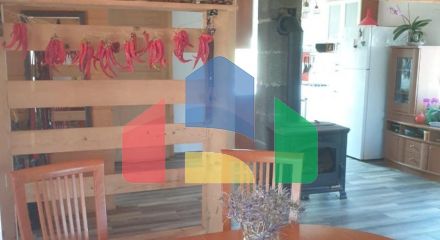 Продаются 3 дома с большим благоустроенным участком и с бассейном. Загора.