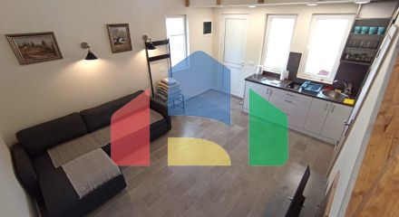 Продаются 3 дома с большим благоустроенным участком и с бассейном. Загора.