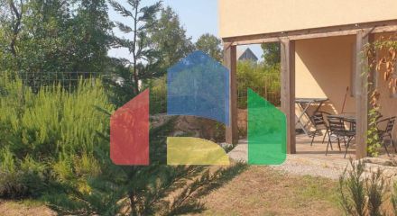 Продаются 3 дома с большим благоустроенным участком и с бассейном. Загора.