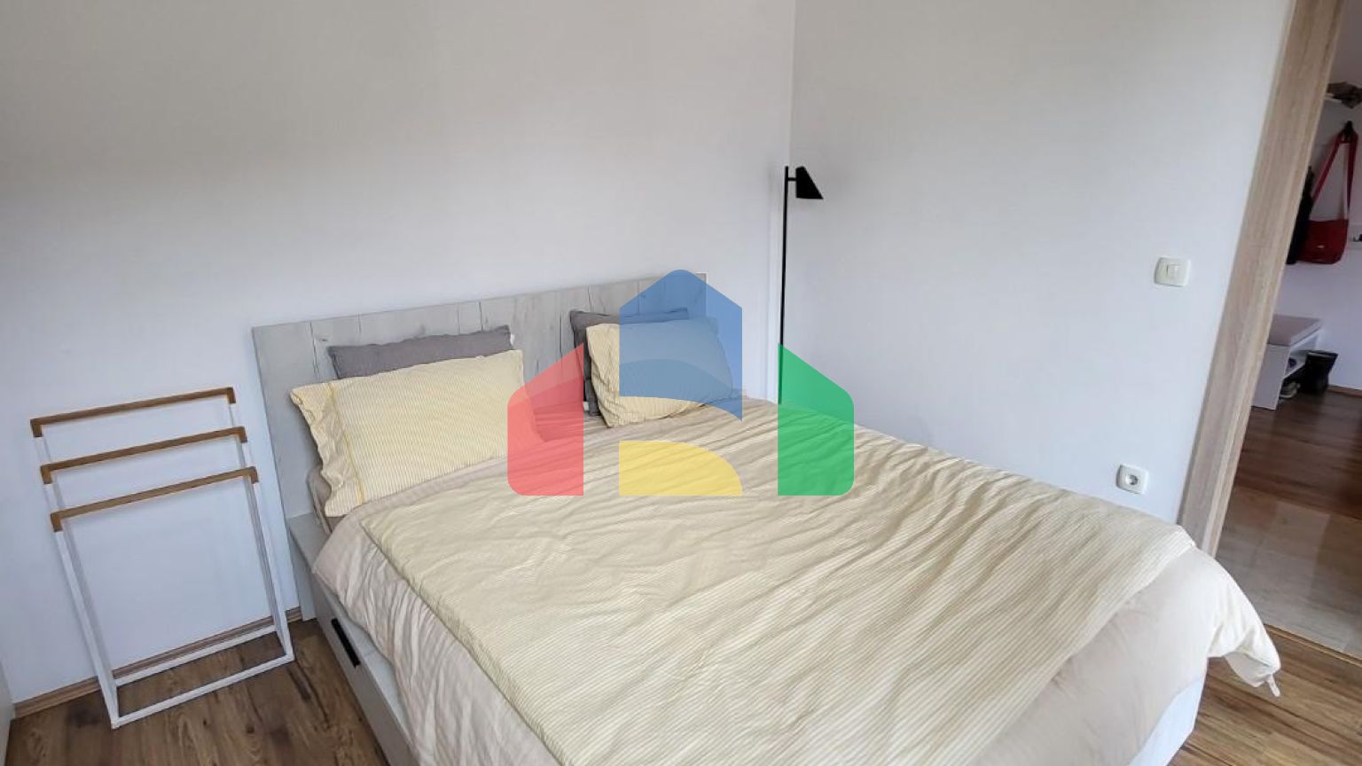 Квартира расположена в Будве, всего в 600 метрах от пляжа.