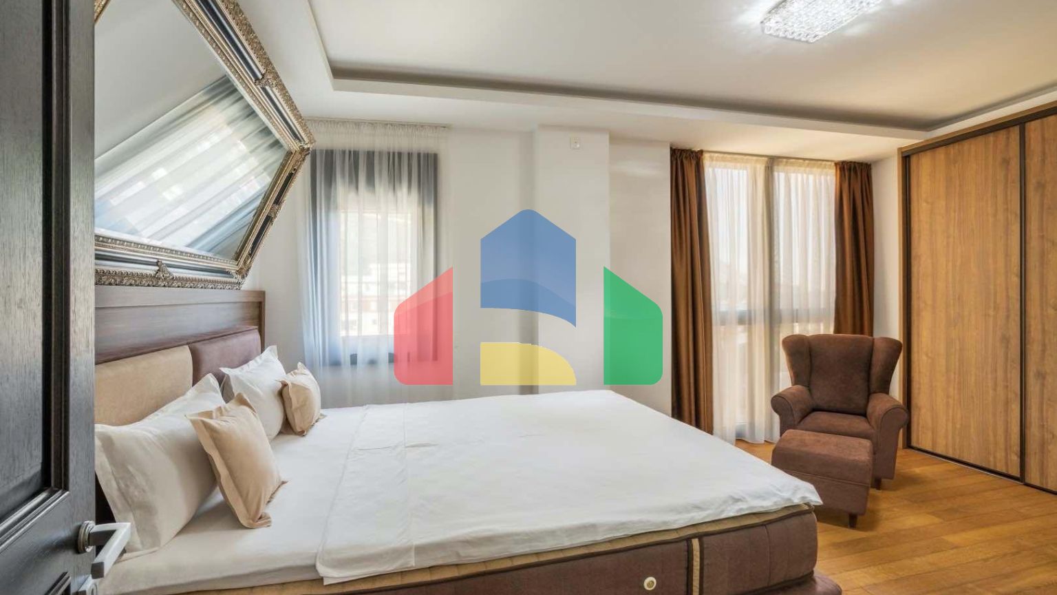 Продаётся эксклюзивный пентхаус с бассейном и панорамным видом на море в Будве!