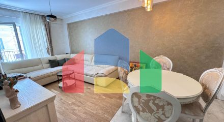 Продаётся уютная квартира с 2 спальнями и видом на горы в Будве
