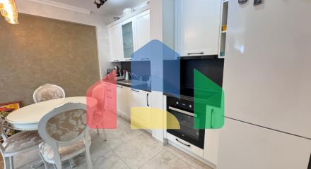 Продаётся уютная квартира с 2 спальнями и видом на горы в Будве