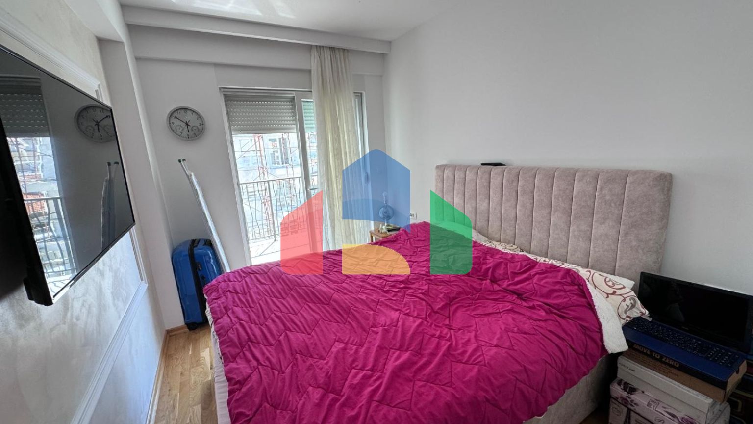 Продаётся уютная квартира с 2 спальнями и видом на горы в Будве