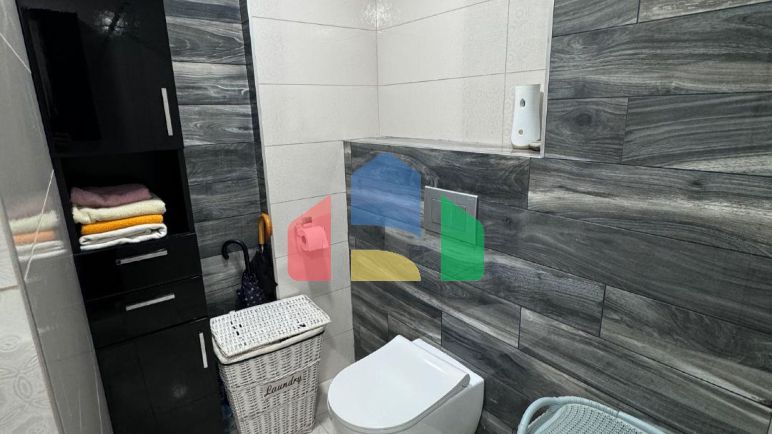 Продаётся уютная квартира с 2 спальнями и видом на горы в Будве