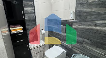 Продаётся уютная квартира с 2 спальнями и видом на горы в Будве