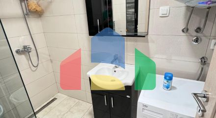 Продаётся уютная квартира с 2 спальнями и видом на горы в Будве