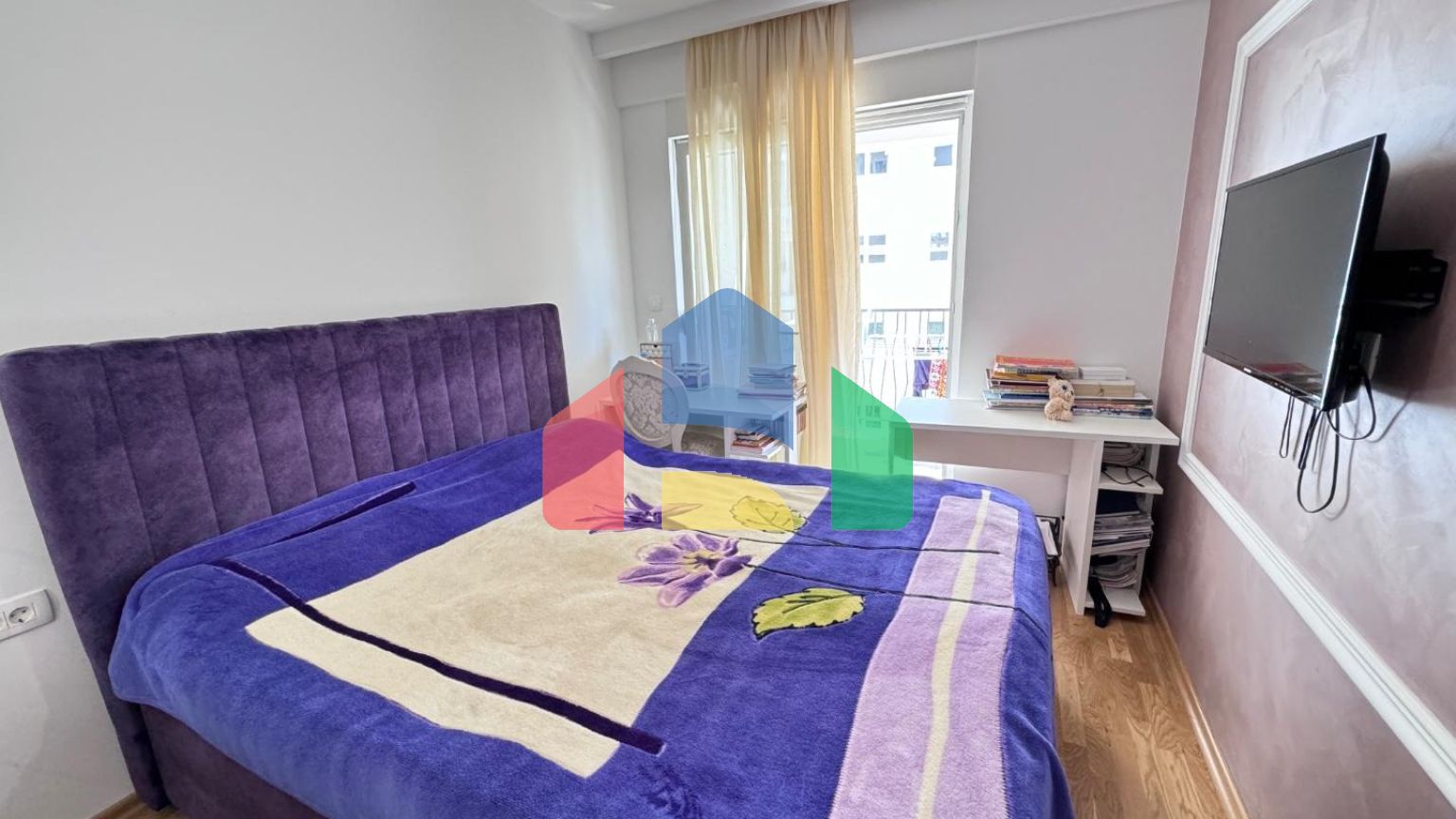 Продаётся уютная квартира с 2 спальнями и видом на горы в Будве