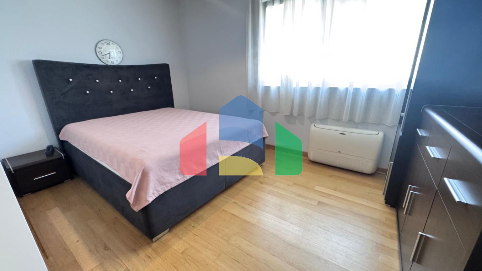 Просторная квартира с 2 спальнями в Будве, район Розино