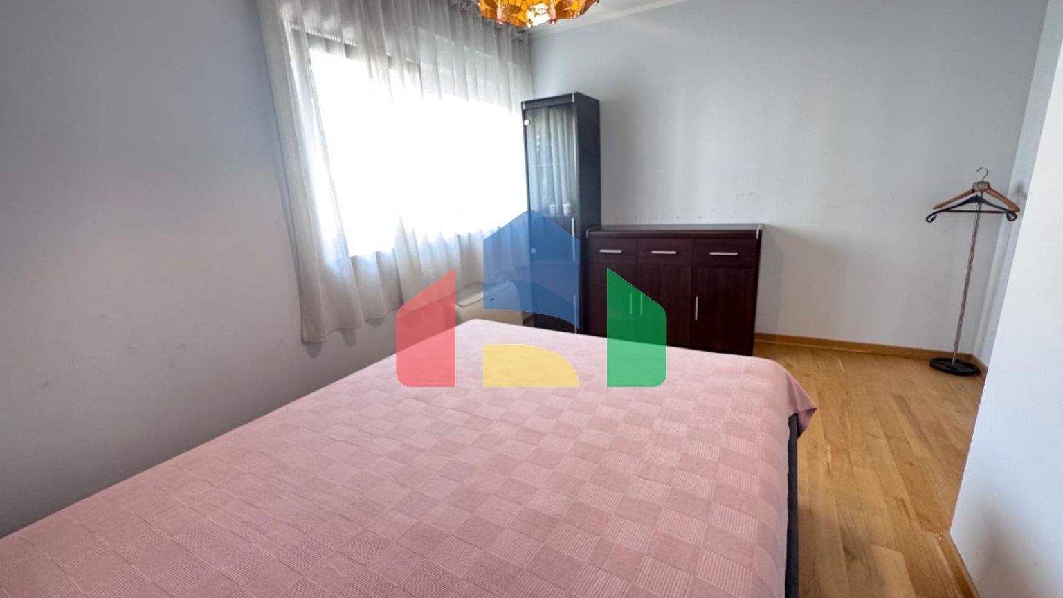 Просторная квартира с 2 спальнями в Будве, район Розино