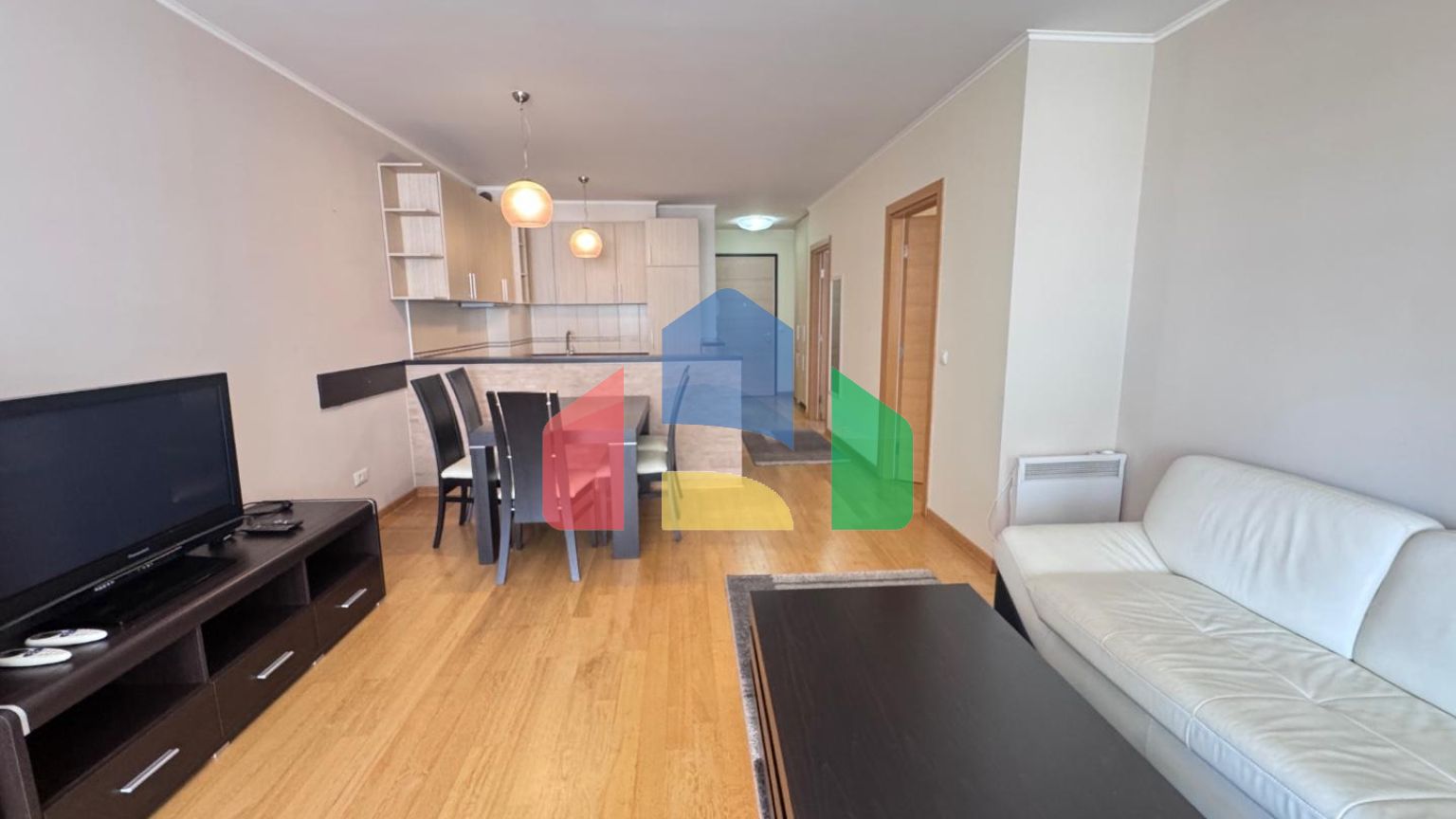 Просторная квартира с 2 спальнями в Будве, район Розино