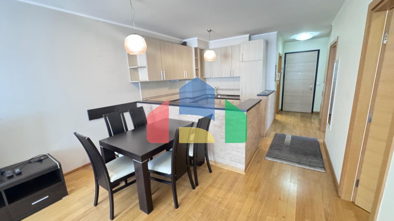 Просторная квартира с 2 спальнями в Будве, район Розино