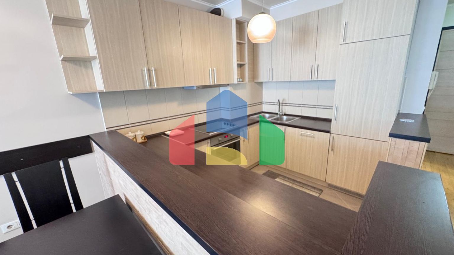 Просторная квартира с 2 спальнями в Будве, район Розино