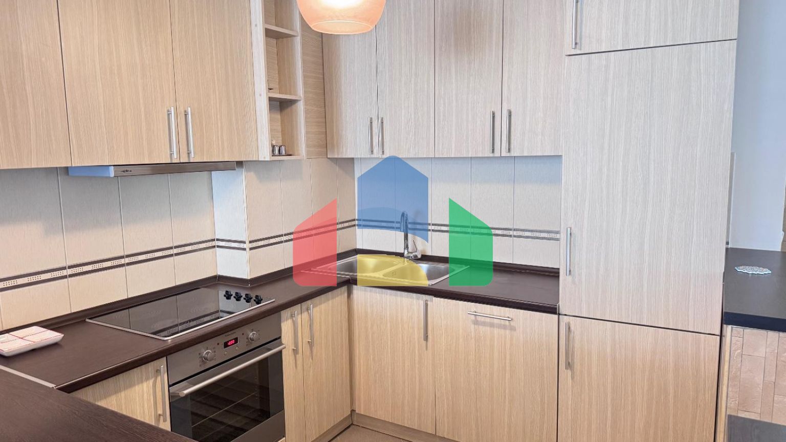 Просторная квартира с 2 спальнями в Будве, район Розино