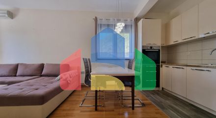 Квартира с просторной террасой и гаражным местом, Бечичи