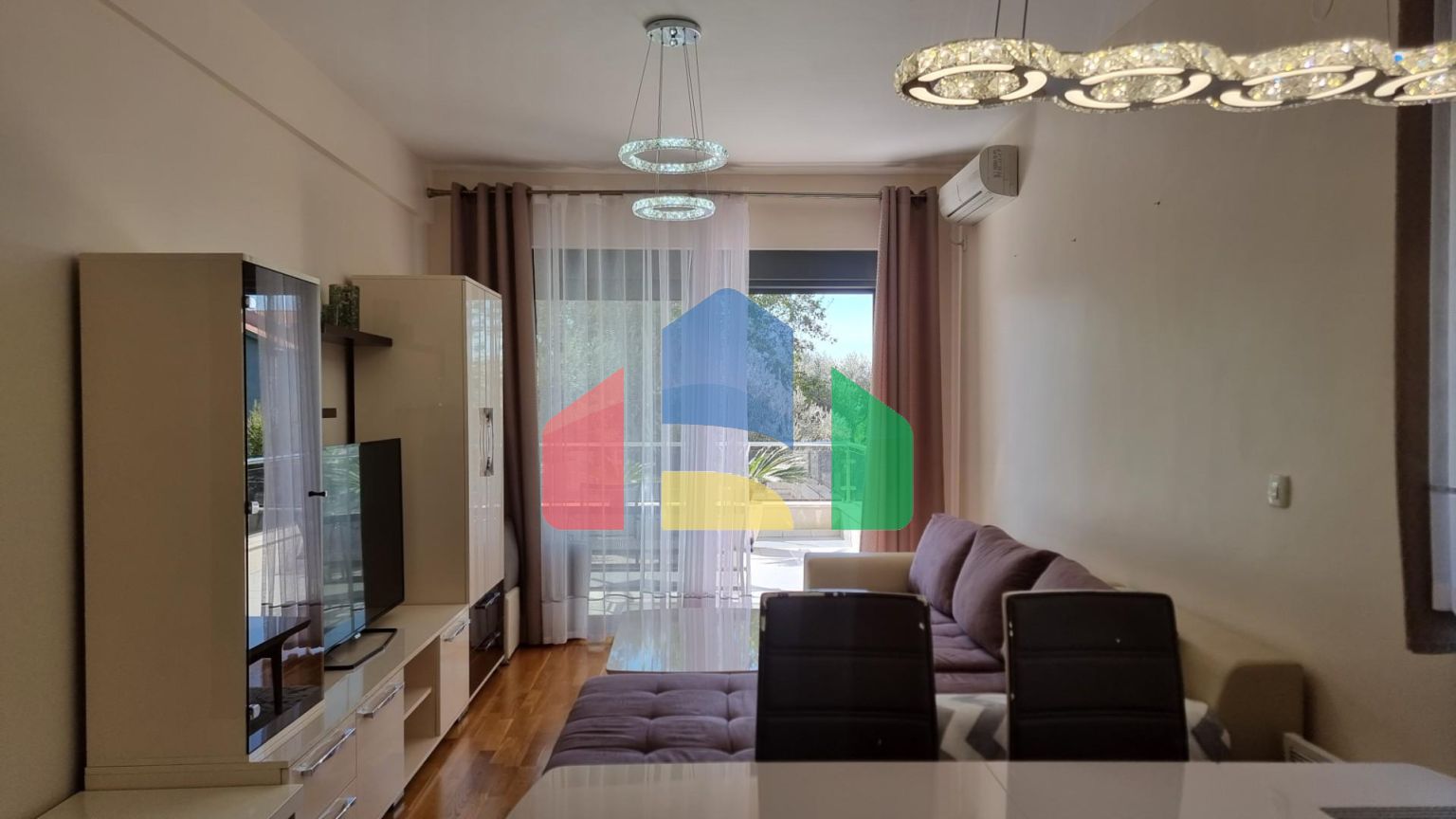 Квартира с просторной террасой и гаражным местом, Бечичи