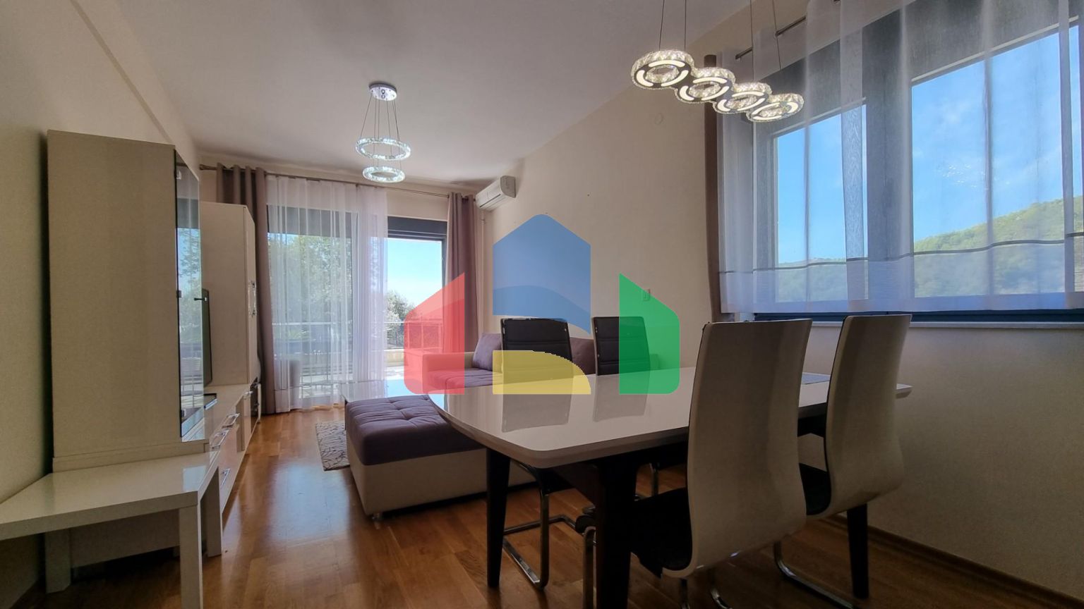 Квартира с просторной террасой и гаражным местом, Бечичи