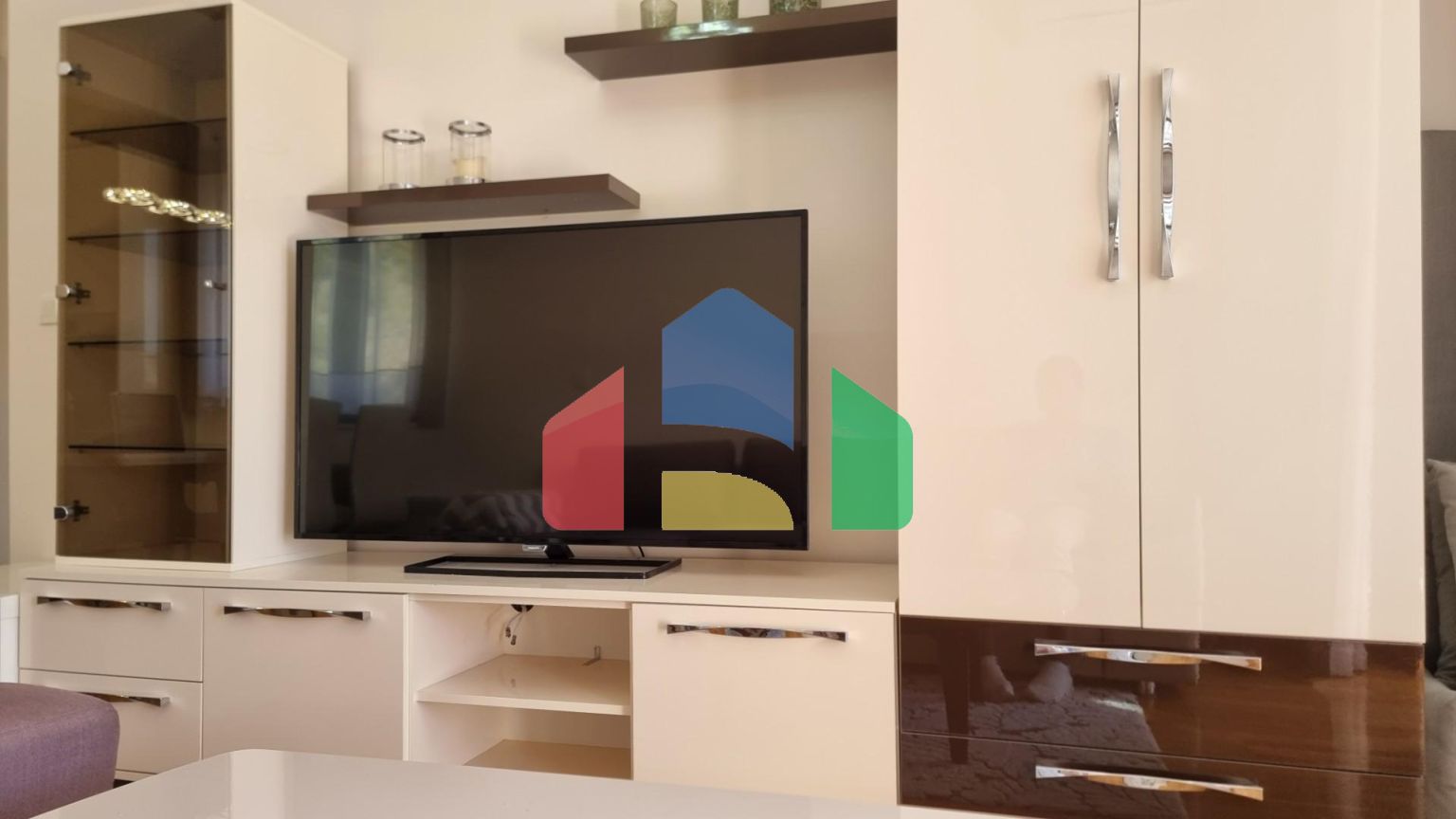 Квартира с просторной террасой и гаражным местом, Бечичи