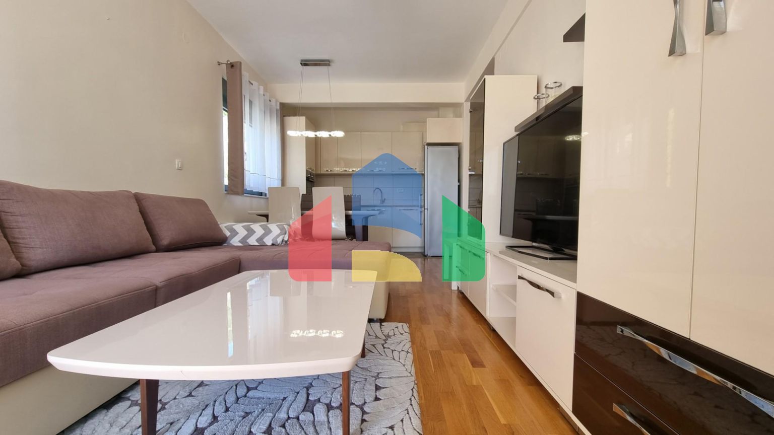 Квартира с просторной террасой и гаражным местом, Бечичи