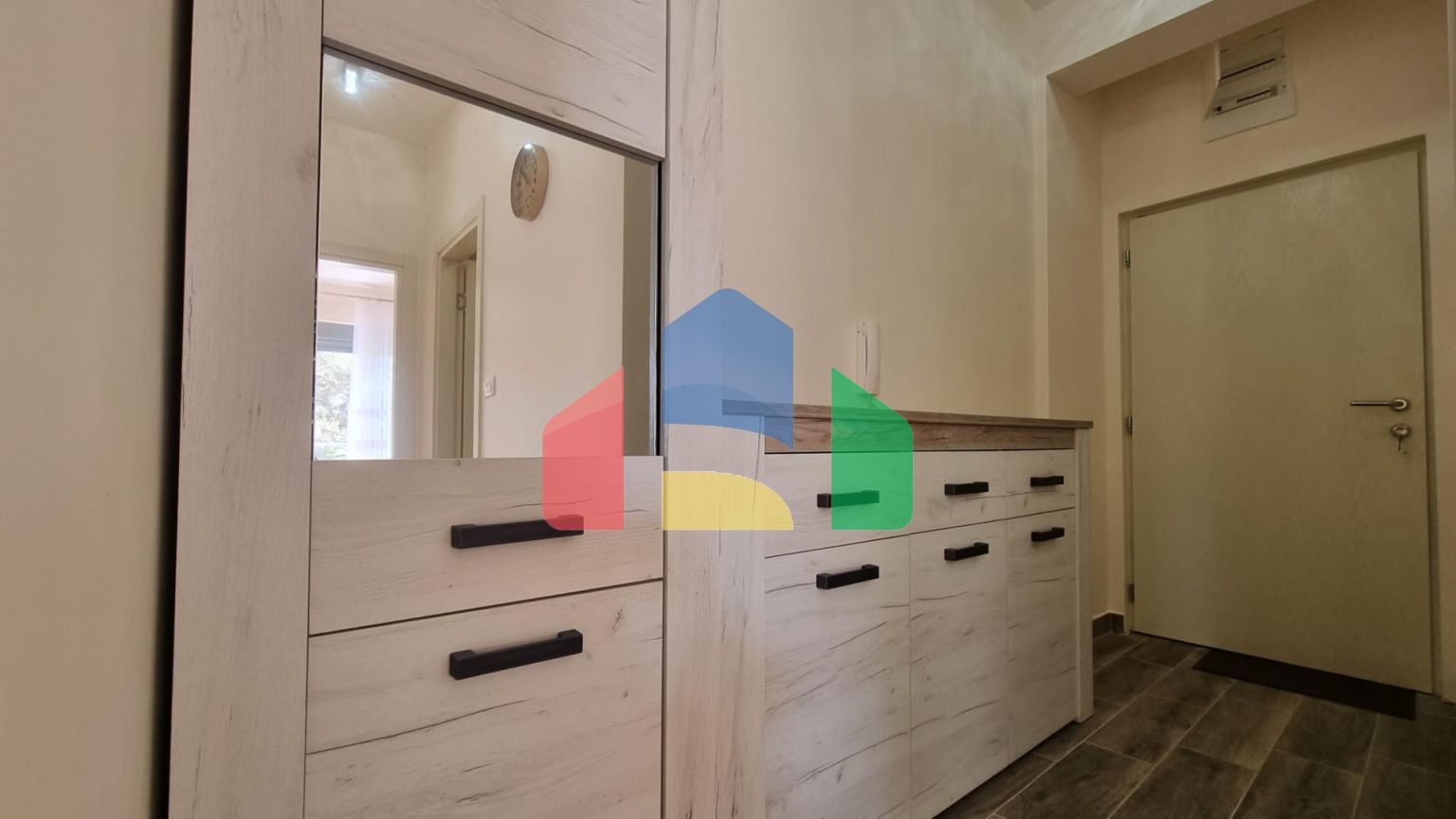 Квартира с просторной террасой и гаражным местом, Бечичи