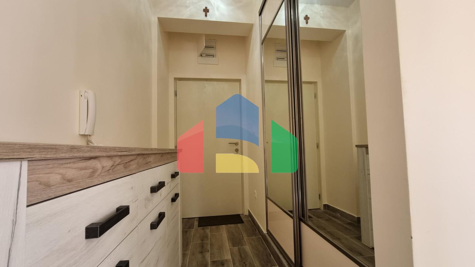 Квартира с просторной террасой и гаражным местом, Бечичи