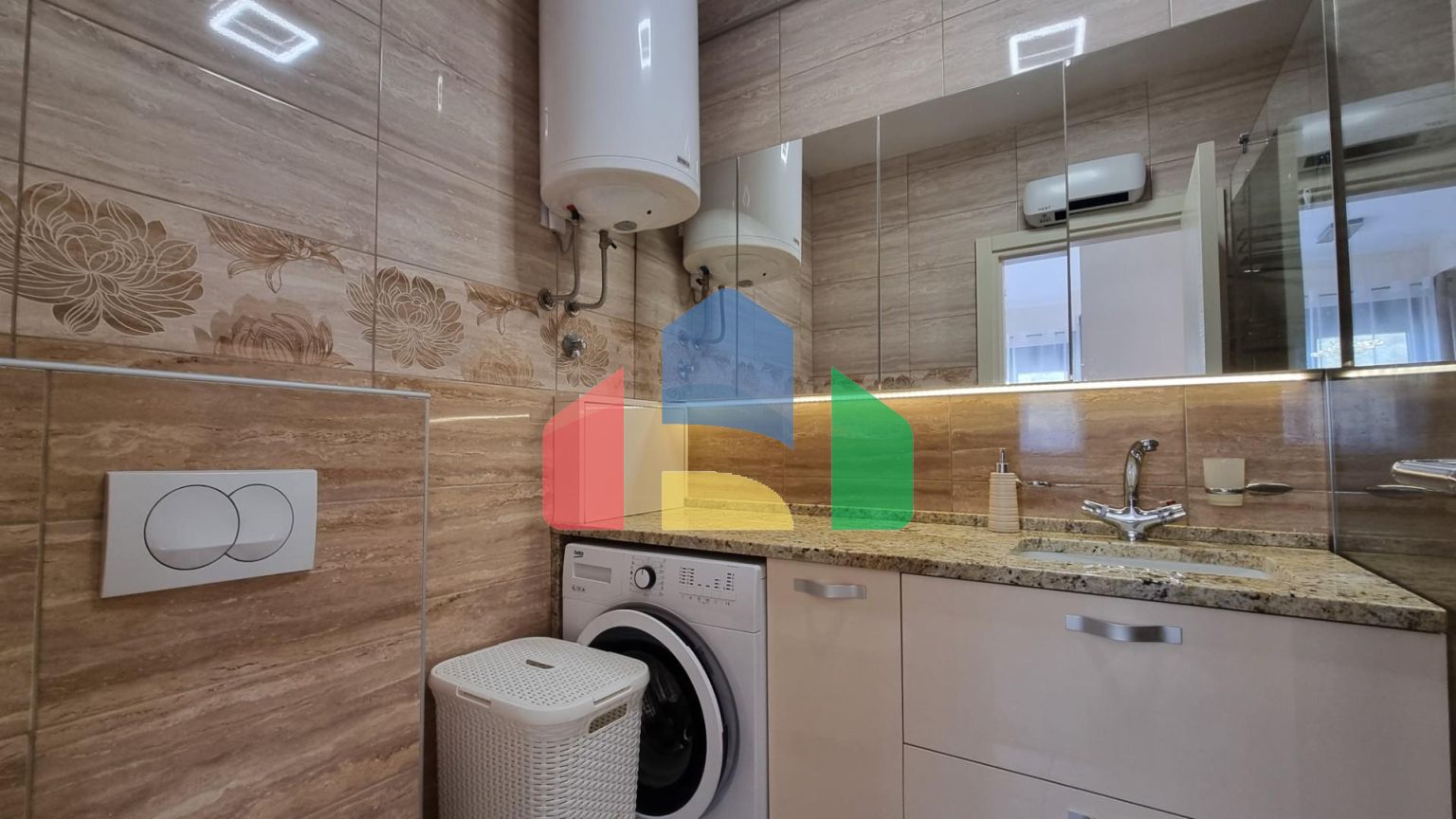 Квартира с просторной террасой и гаражным местом, Бечичи