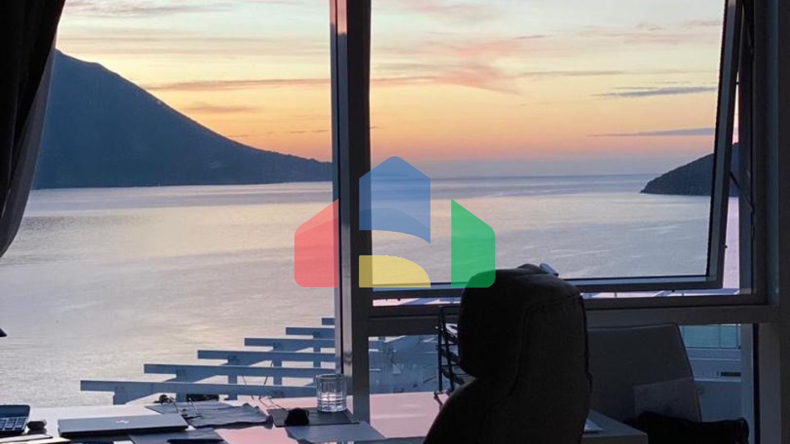 Эксклюзивная трехкомнатная квартира в здании Тре Канне