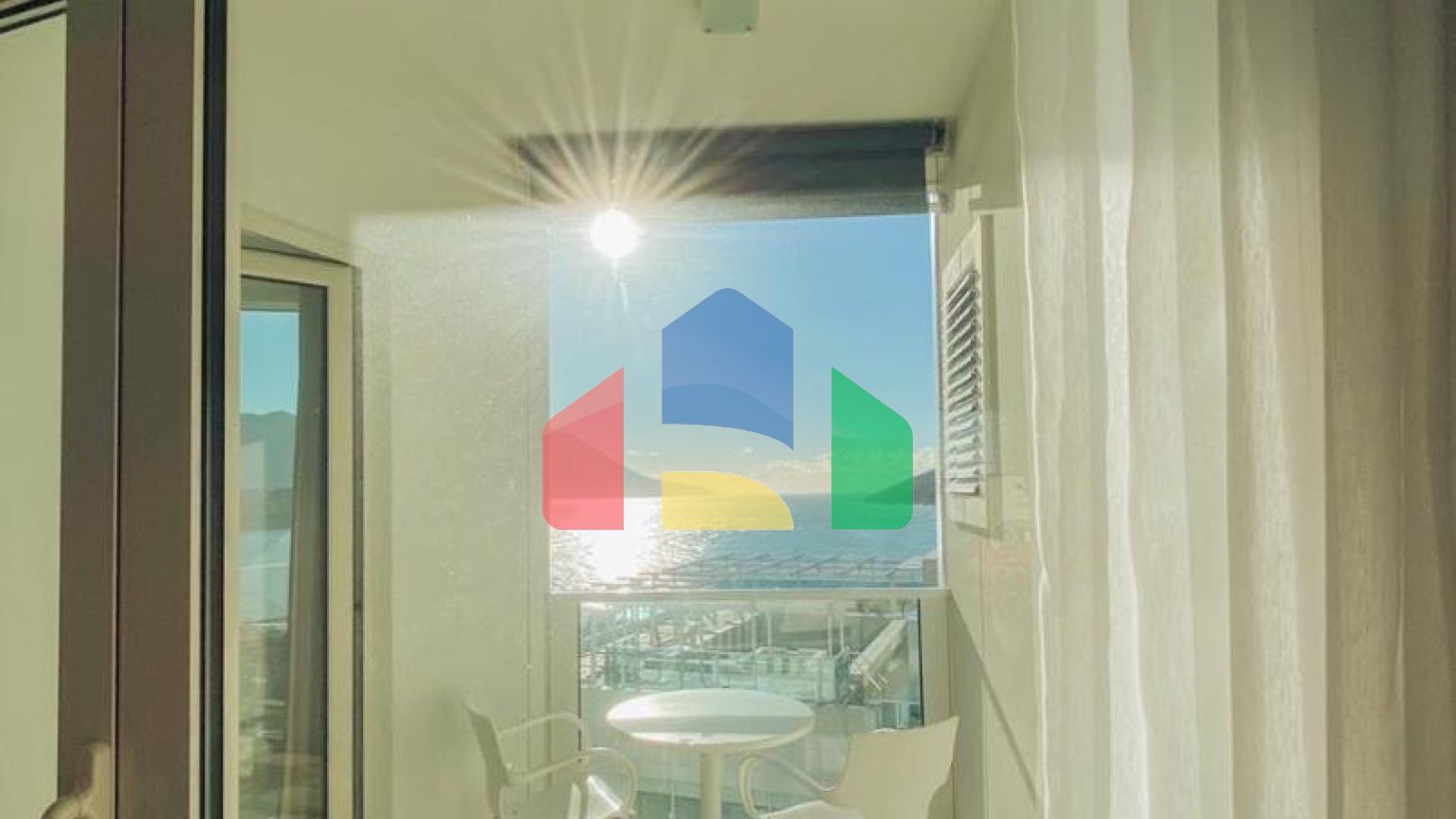 Эксклюзивная трехкомнатная квартира в здании Тре Канне