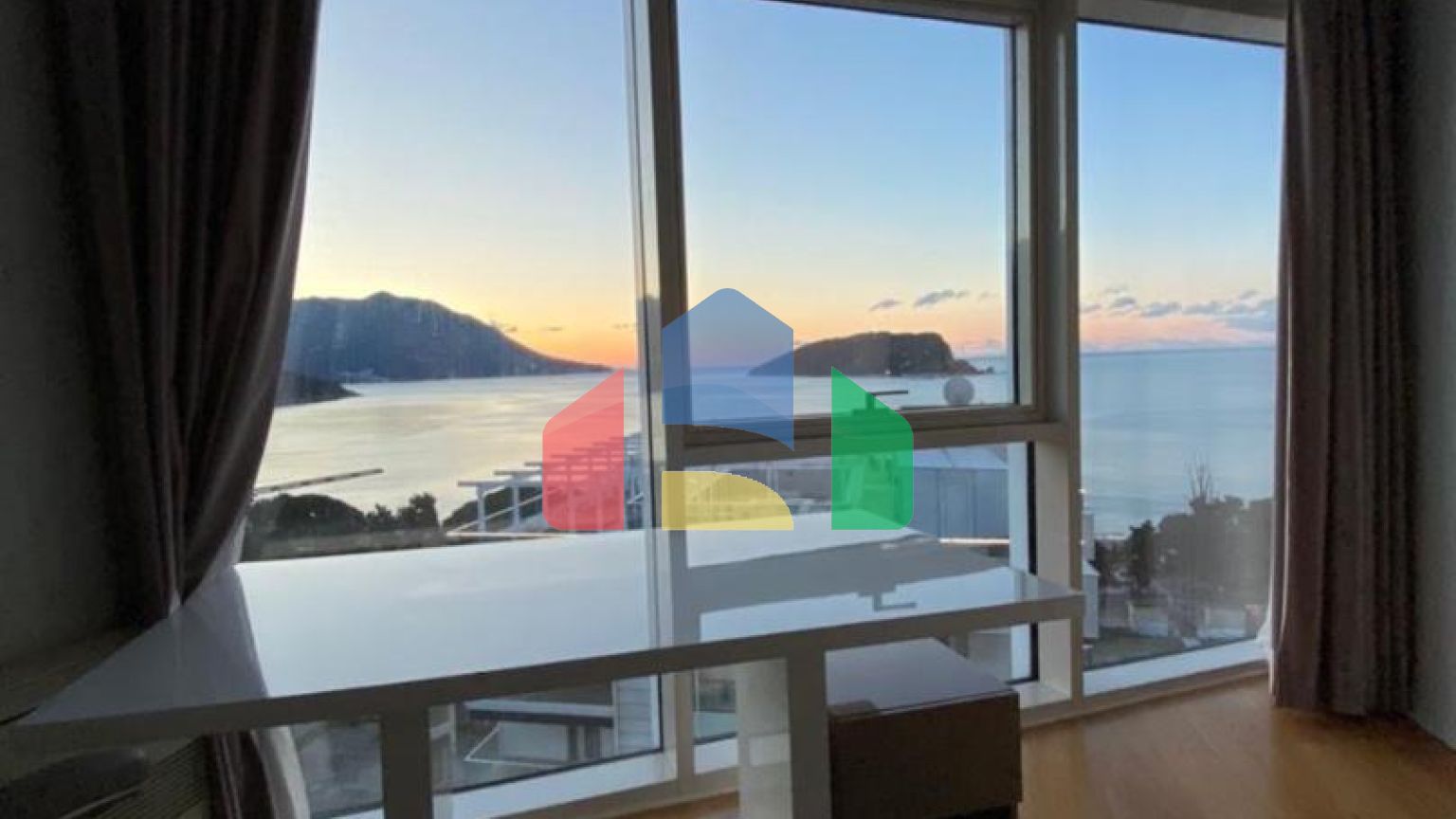 Эксклюзивная трехкомнатная квартира в здании Тре Канне