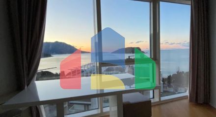 Эксклюзивная трехкомнатная квартира в здании Тре Канне