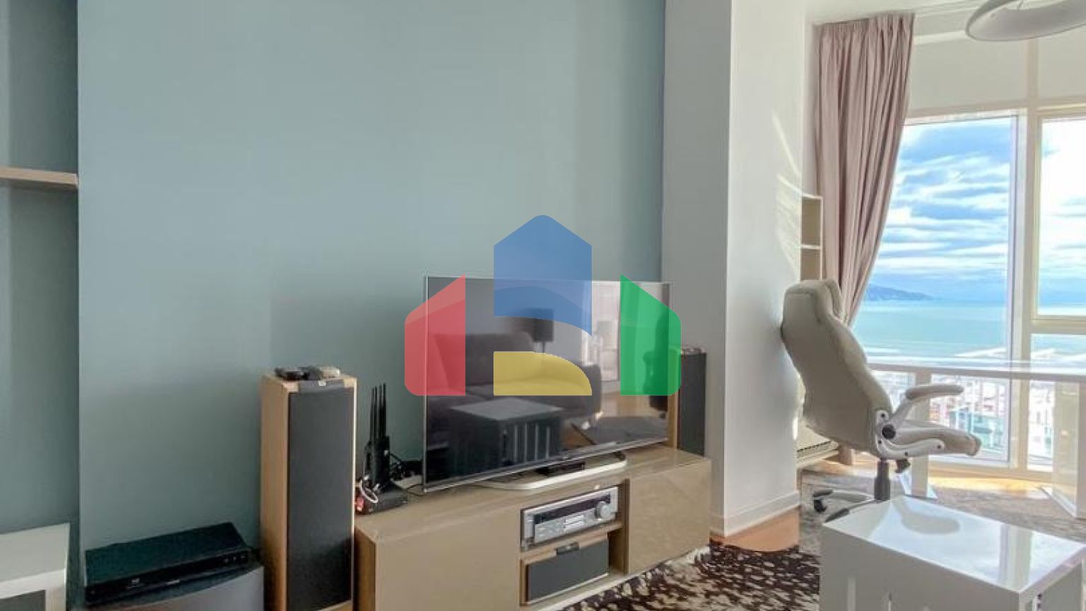 Эксклюзивная трехкомнатная квартира в здании Тре Канне