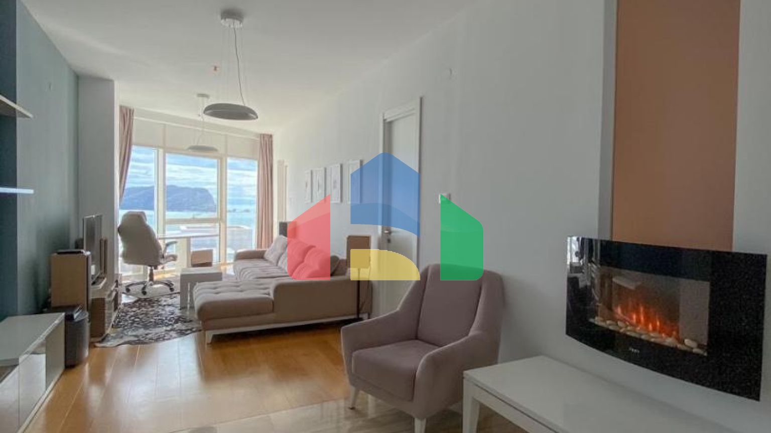 Эксклюзивная трехкомнатная квартира в здании Тре Канне