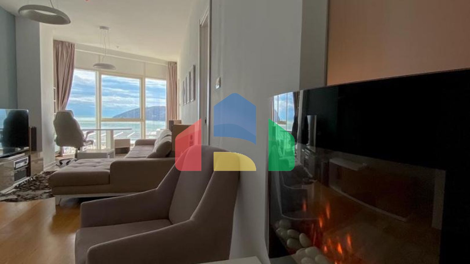 Эксклюзивная трехкомнатная квартира в здании Тре Канне