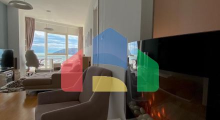 Эксклюзивная трехкомнатная квартира в здании Тре Канне