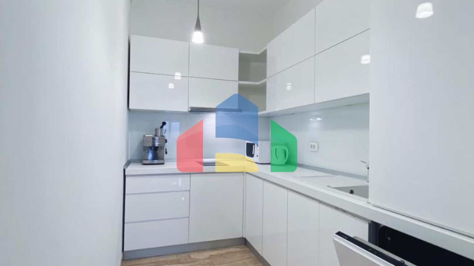 Эксклюзивная трехкомнатная квартира в здании Тре Канне