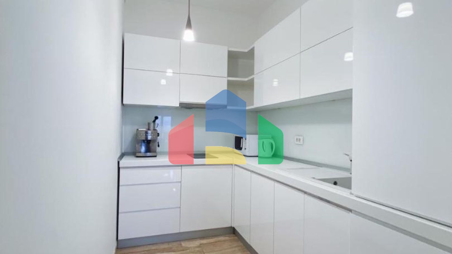 Эксклюзивная трехкомнатная квартира в здании Тре Канне