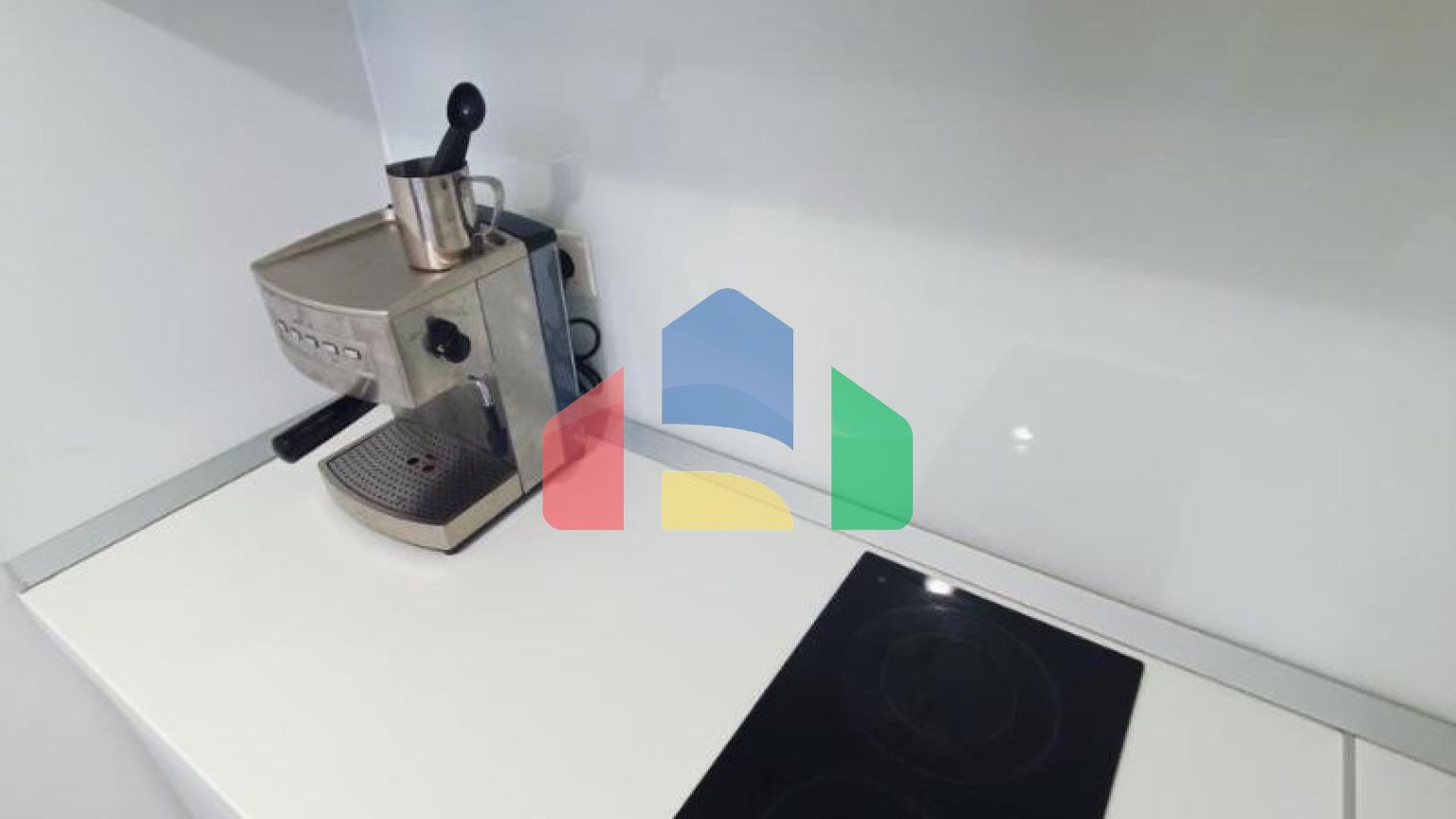 Эксклюзивная трехкомнатная квартира в здании Тре Канне