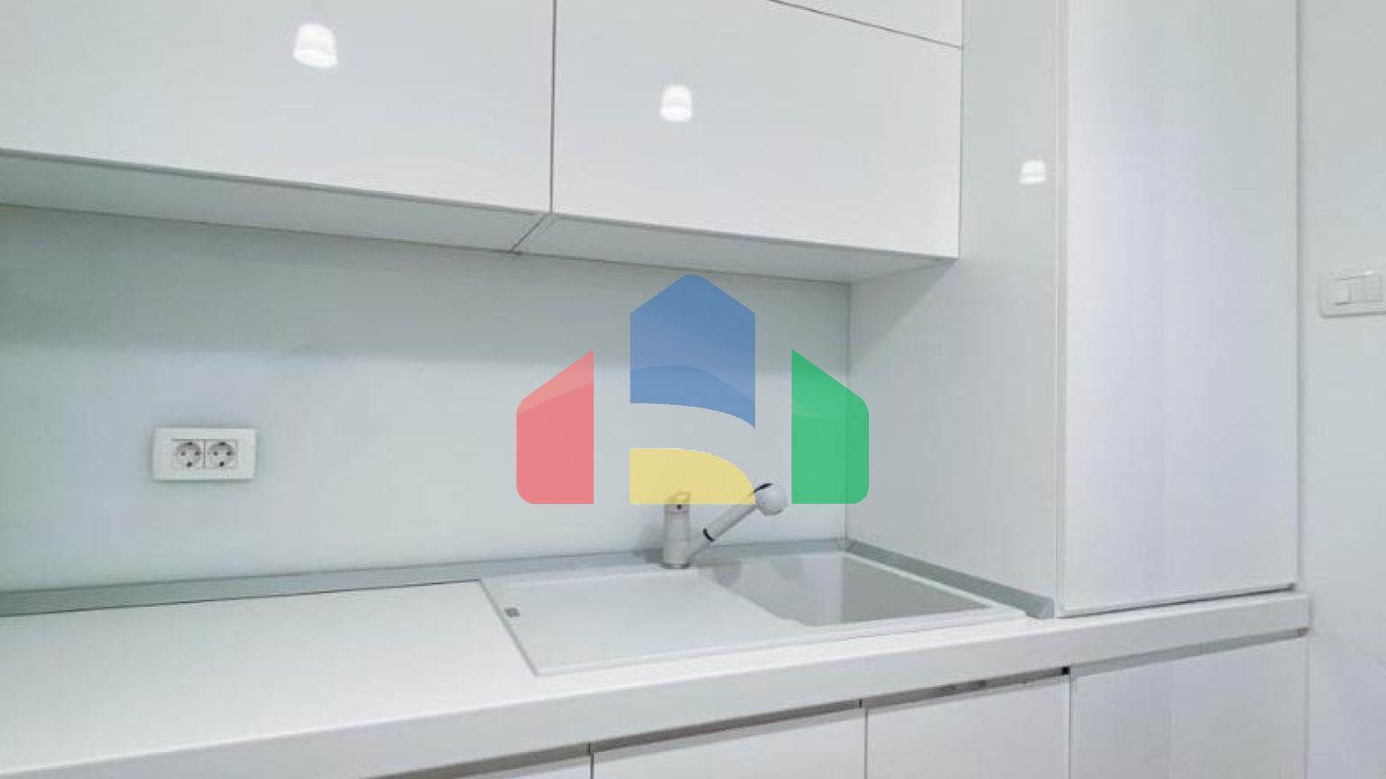 Эксклюзивная трехкомнатная квартира в здании Тре Канне